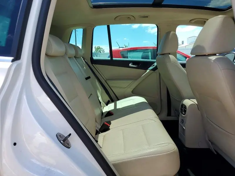 2010 VOLKSWAGEN TIGUAN SE  