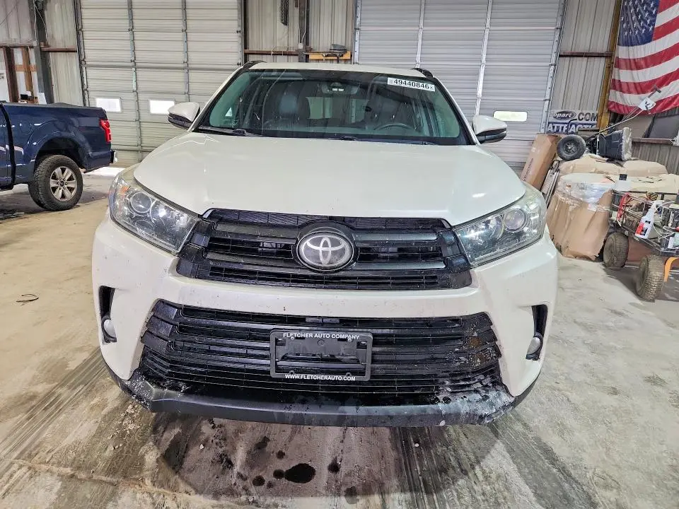 2017 TOYOTA HIGHLANDER SE  