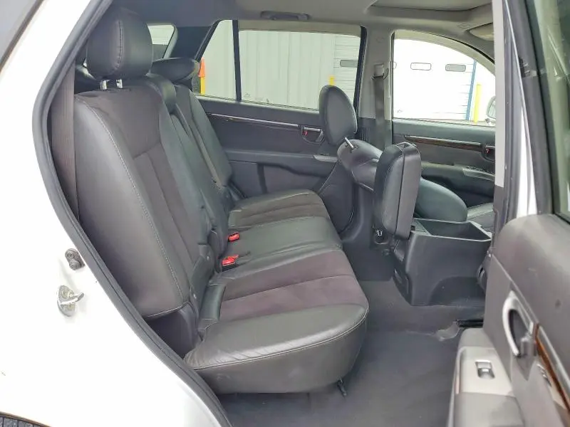 2011 HYUNDAI SANTA FE SE  