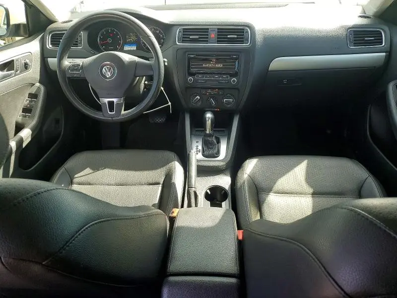 2013 VOLKSWAGEN JETTA SE  