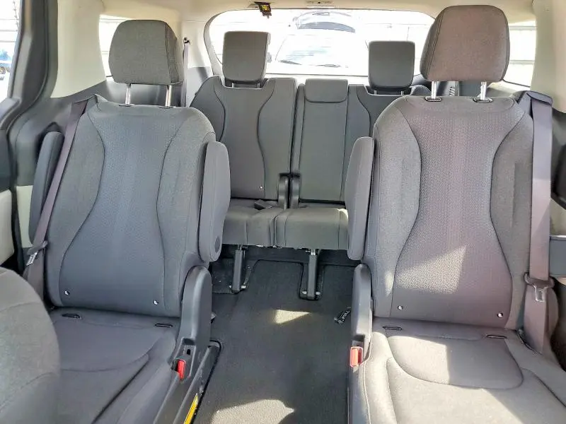 2023 KIA CARNIVAL LX  