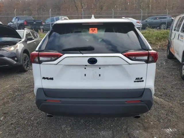 2022 TOYOTA RAV4 XLE  