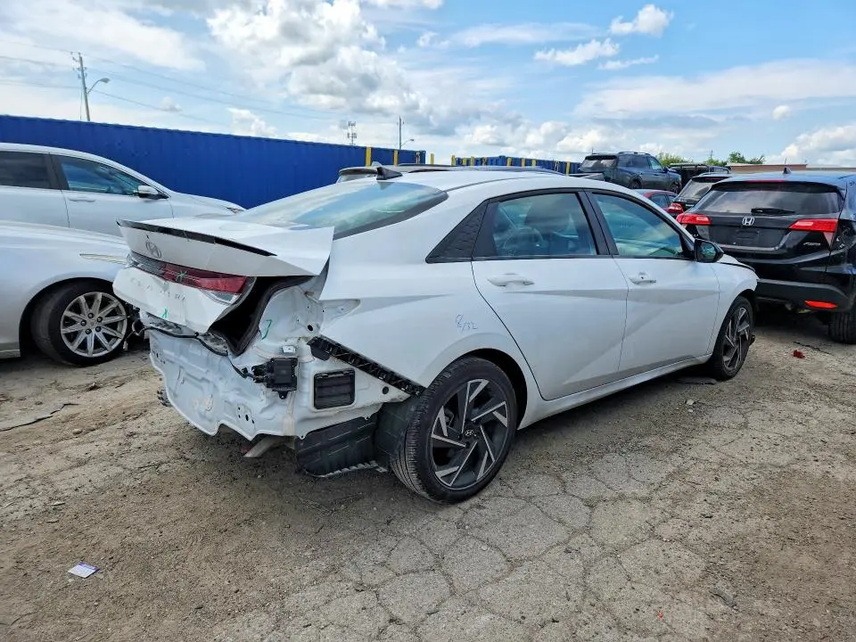 2025 HYUNDAI ELANTRA SEL SPORT  