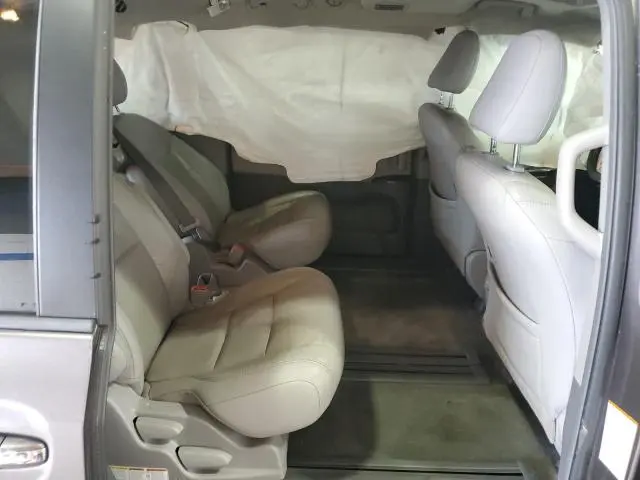 2015 TOYOTA SIENNA XLE  