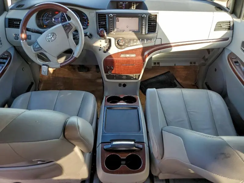 2011 TOYOTA SIENNA XLE  