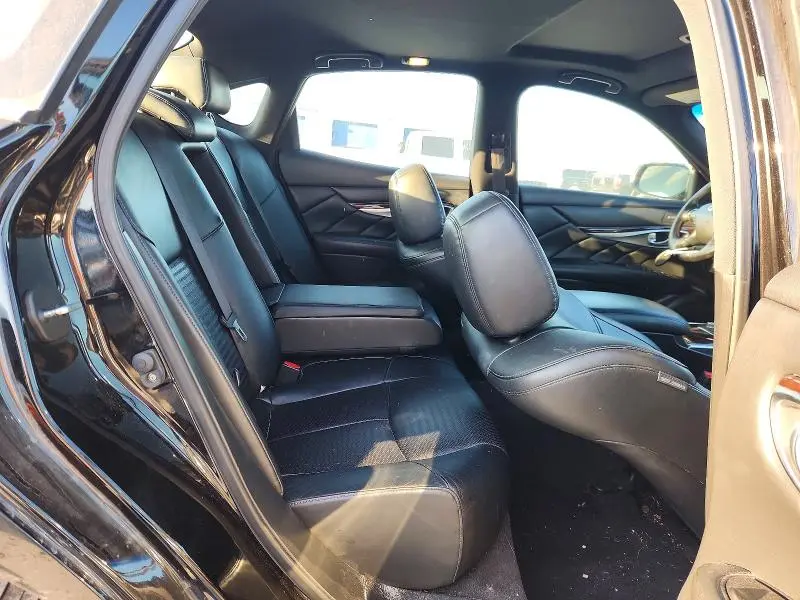 2015 INFINITI Q70 3.7  