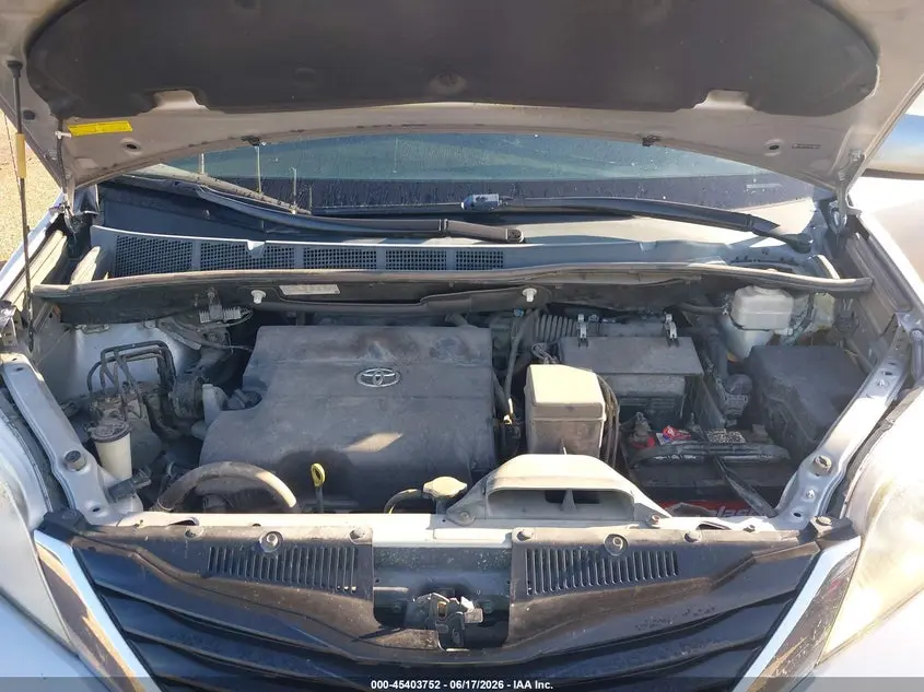 2013 TOYOTA SIENNA LE V6 8 PASSENGER