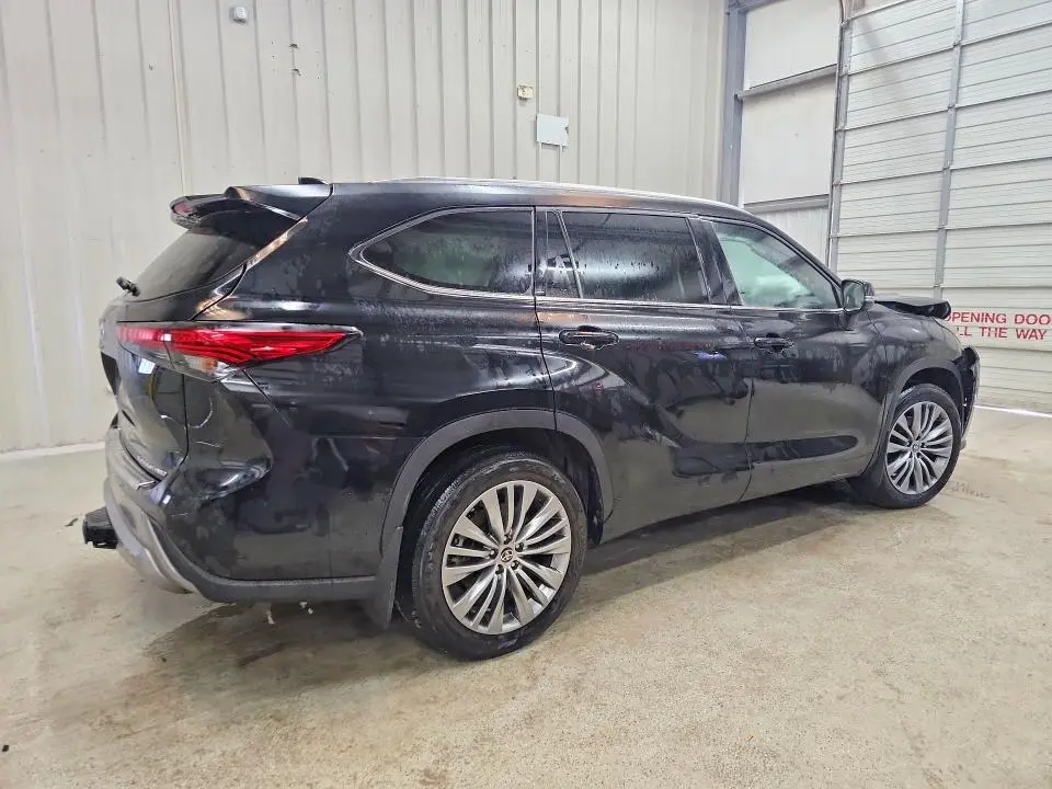 2022 TOYOTA HIGHLANDER PLATINUM  