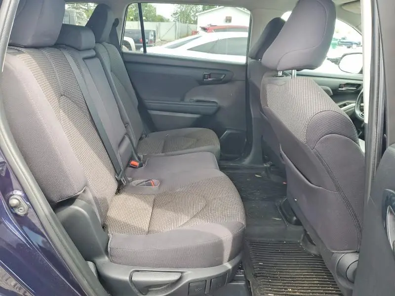 2021 TOYOTA HIGHLANDER LE  