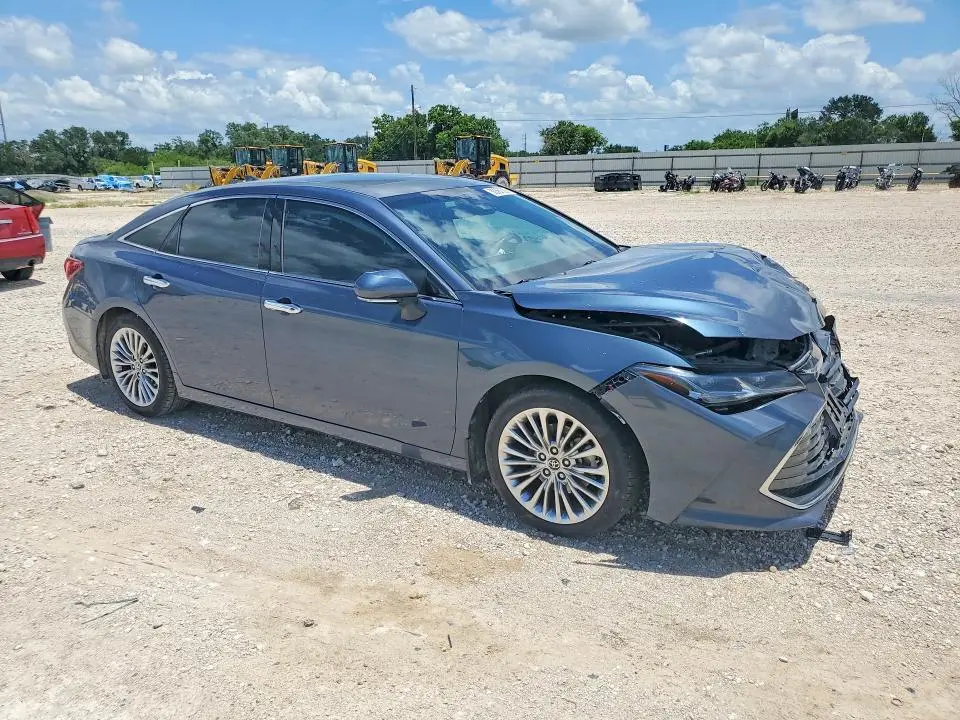 2020 TOYOTA AVALON LIMITED  