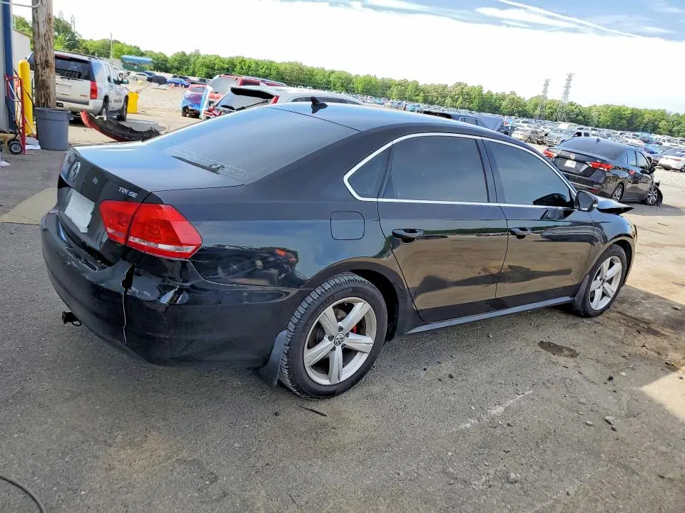 2015 VOLKSWAGEN PASSAT SE  