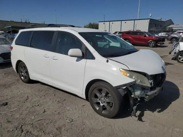 2012 TOYOTA SIENNA LE  