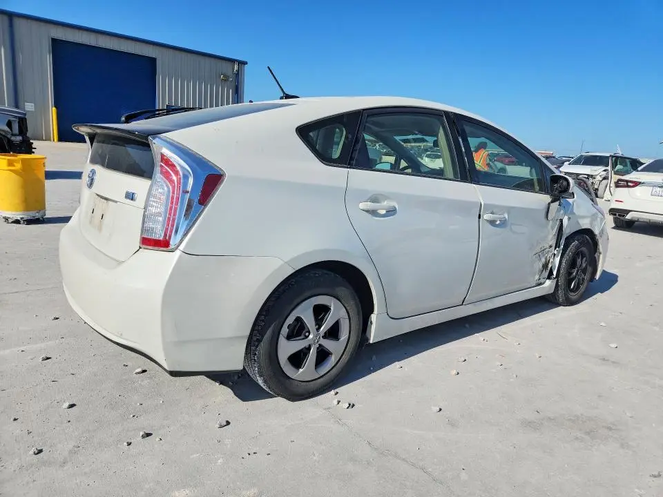 2014 TOYOTA PRIUS THREE  