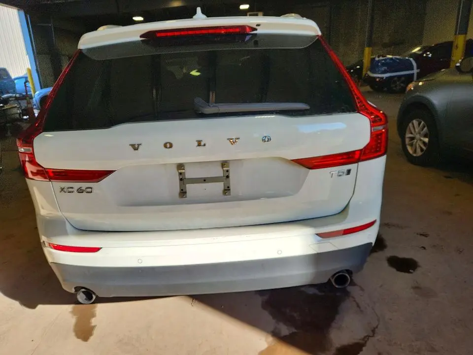 2020 VOLVO XC60 T5 MOMENTUM  