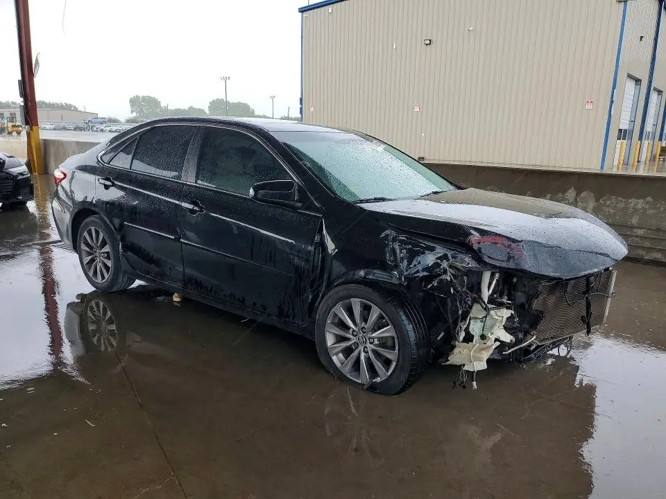 2015 TOYOTA CAMRY XLE  