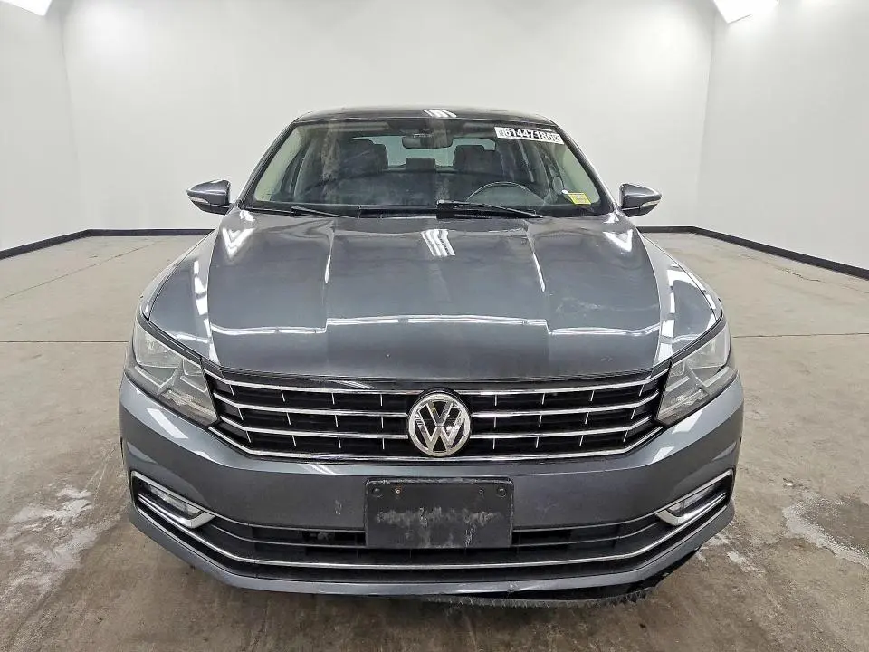 2016 VOLKSWAGEN PASSAT SE  
