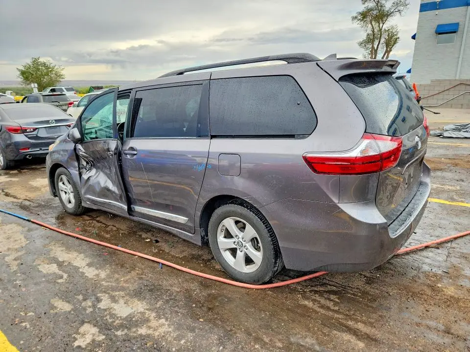 2018 TOYOTA SIENNA LE  
