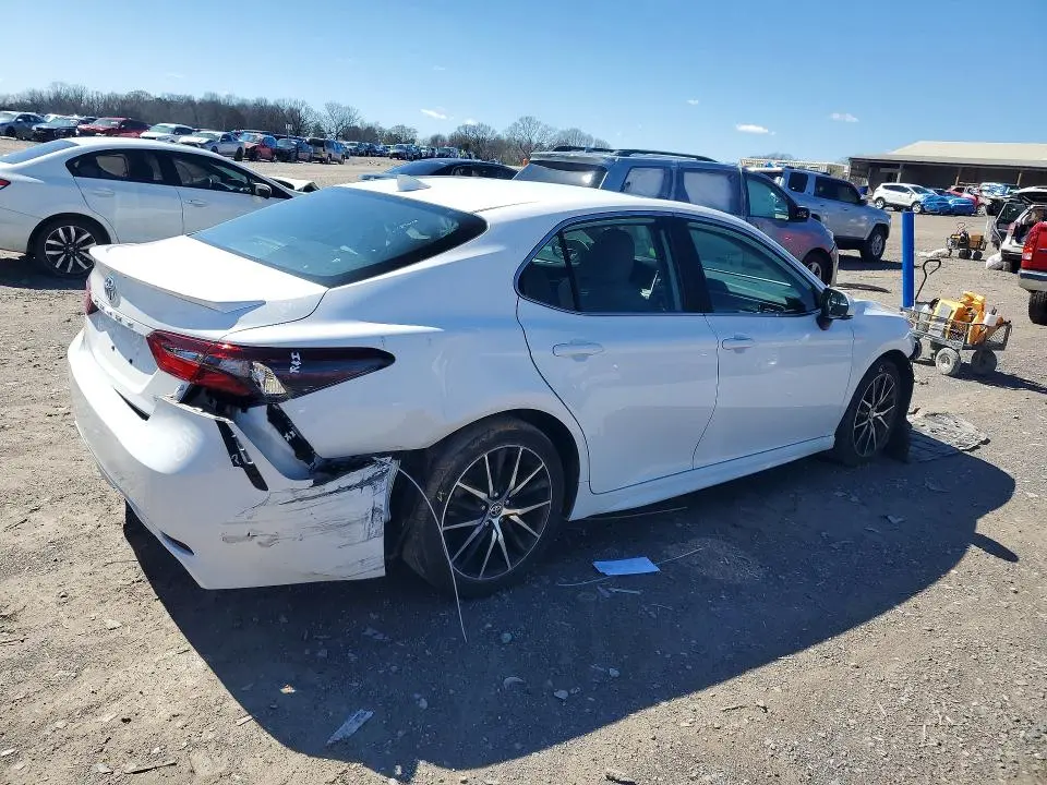 2021 TOYOTA CAMRY SE  