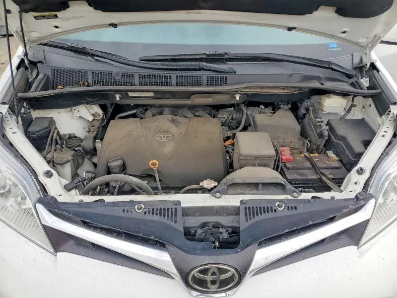2020 TOYOTA SIENNA LE  
