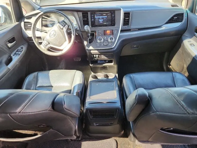 2017 TOYOTA SIENNA SE 8-PASSENGER  