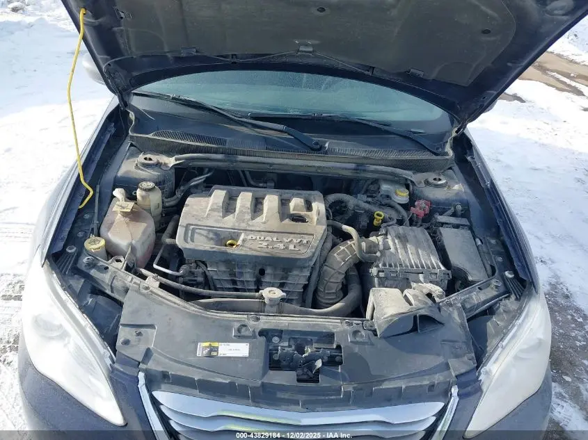 2014 CHRYSLER 200 LX