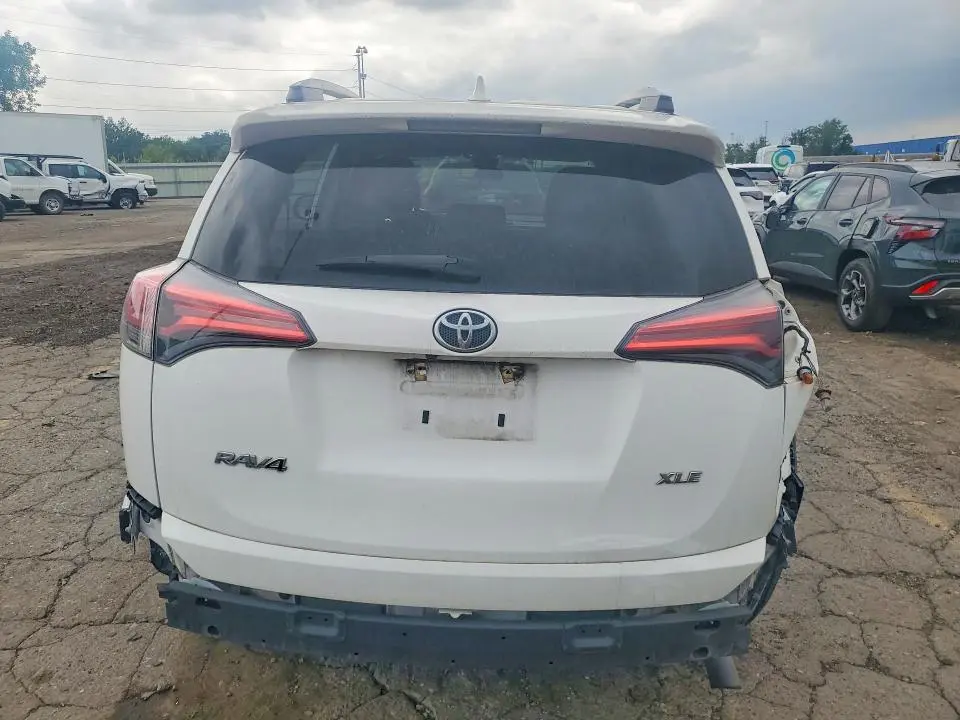 2018 TOYOTA RAV4 XLE  