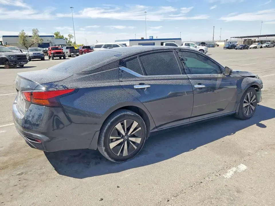2022 NISSAN ALTIMA SL  