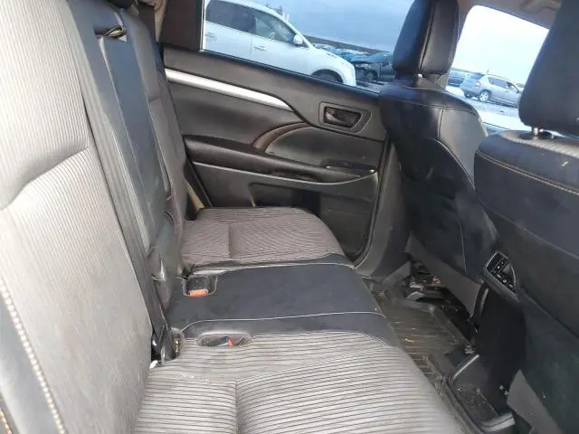 2017 TOYOTA HIGHLANDER LE  