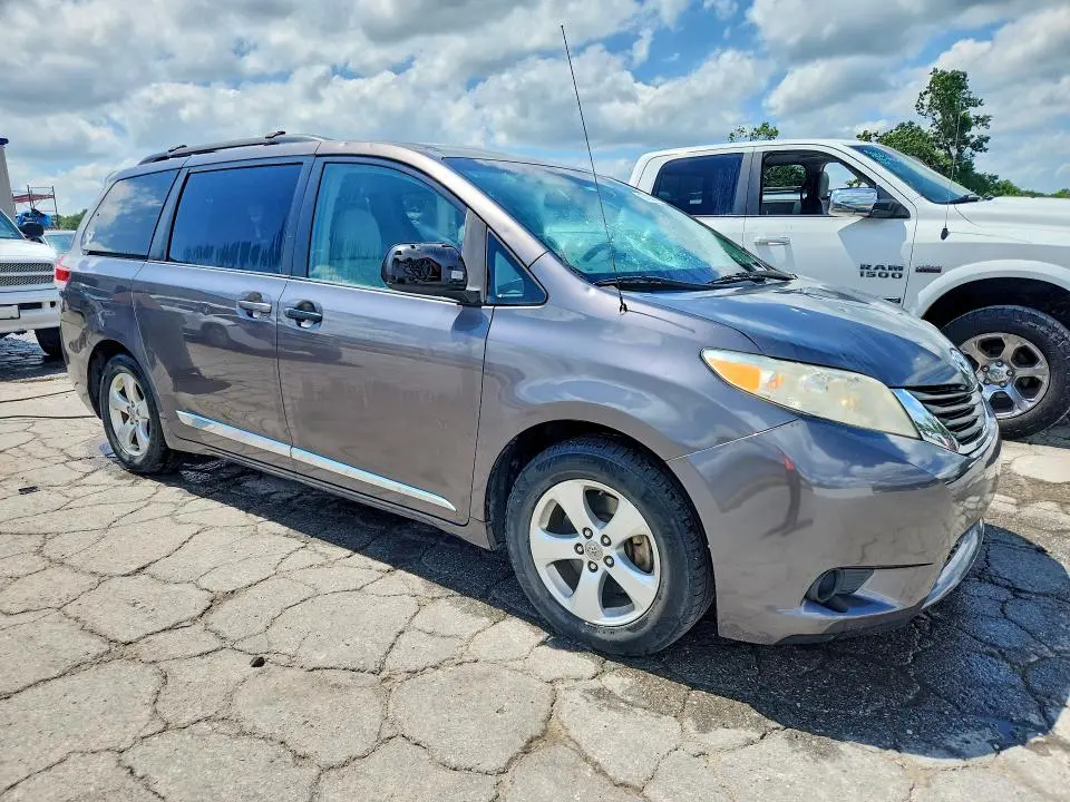 2012 TOYOTA SIENNA LE  