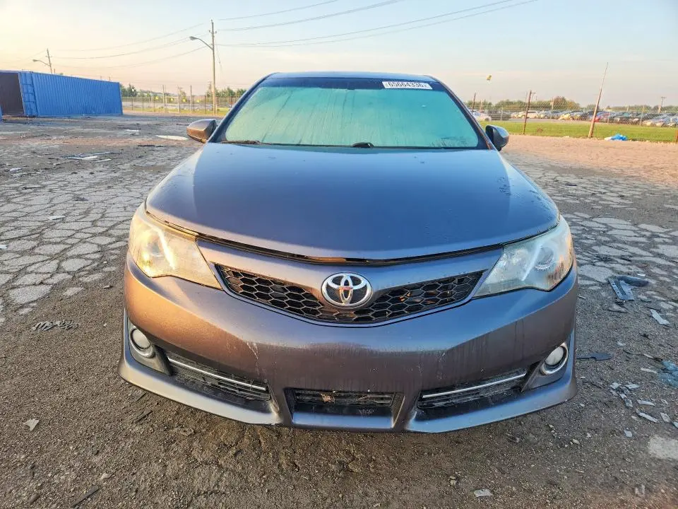 2014 TOYOTA CAMRY SE  