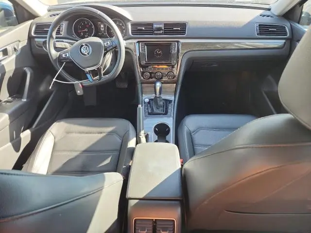 2018 VOLKSWAGEN PASSAT SE  