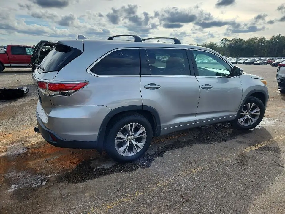 2015 TOYOTA HIGHLANDER LE  
