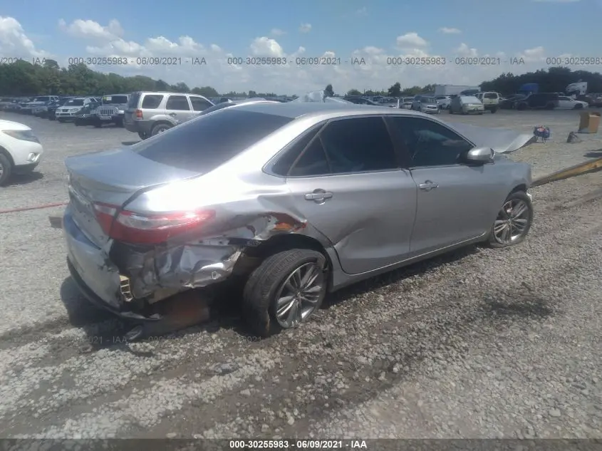 2015 TOYOTA CAMRY SE