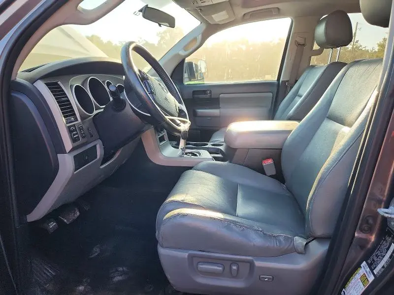 2013 TOYOTA SEQUOIA SR5  