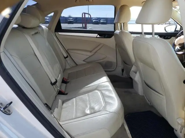 2012 VOLKSWAGEN PASSAT SE  