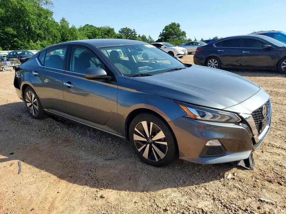 2022 NISSAN ALTIMA SV  