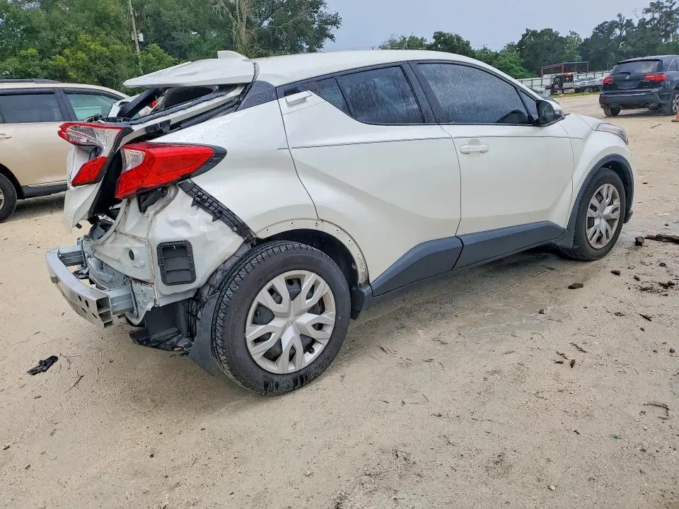 2021 TOYOTA C-HR LE  