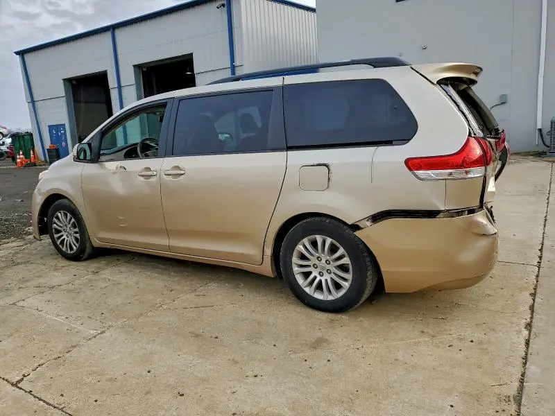 2014 TOYOTA SIENNA XLE  