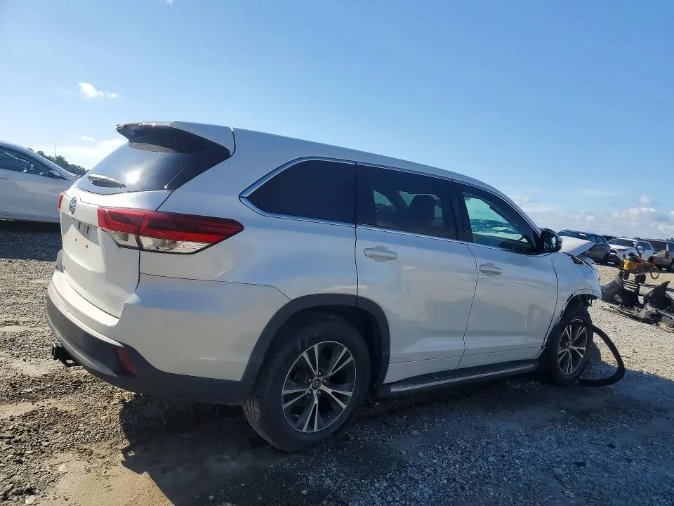 2017 TOYOTA HIGHLANDER LE  
