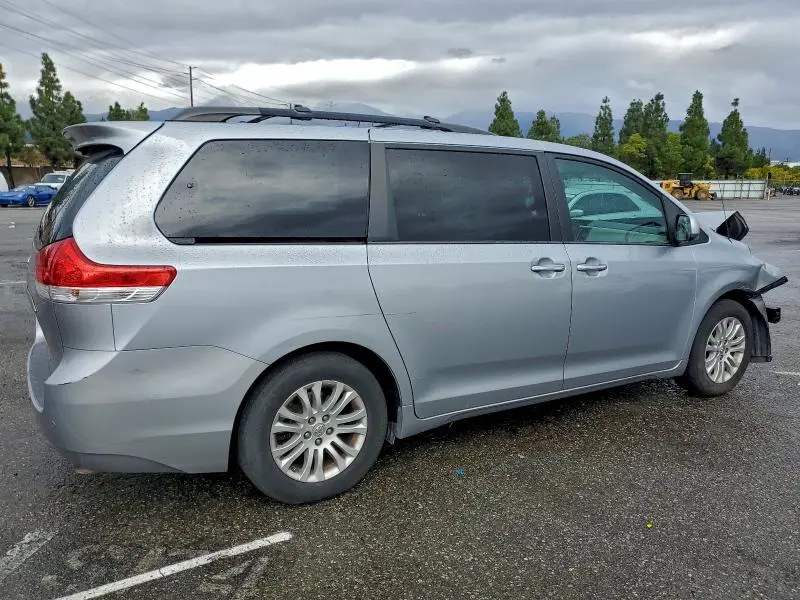 2014 TOYOTA SIENNA XLE  