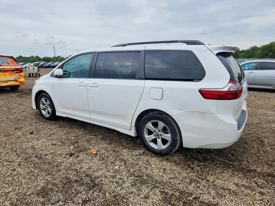 2020 TOYOTA SIENNA LE  