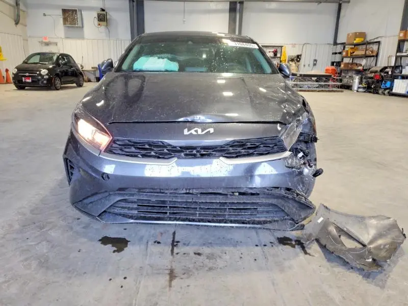 2023 KIA FORTE LX  