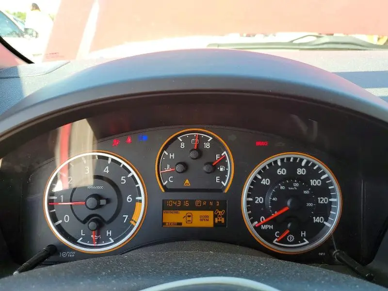 2010 NISSAN TITAN SE  