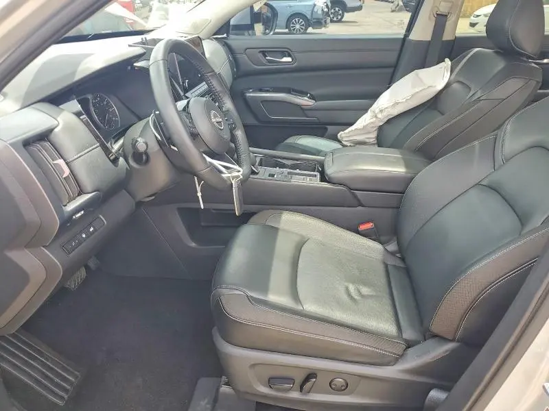 2024 NISSAN PATHFINDER SL  
