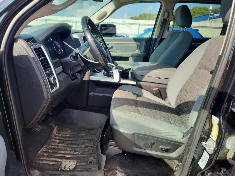 2017 RAM 1500 SLT  