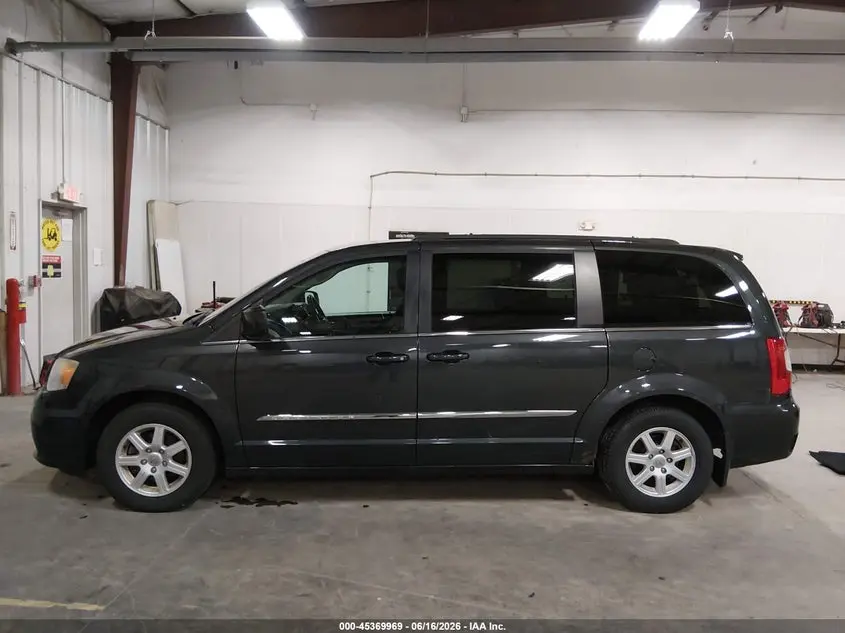 2011 CHRYSLER TOWN & COUNTRY TOURING