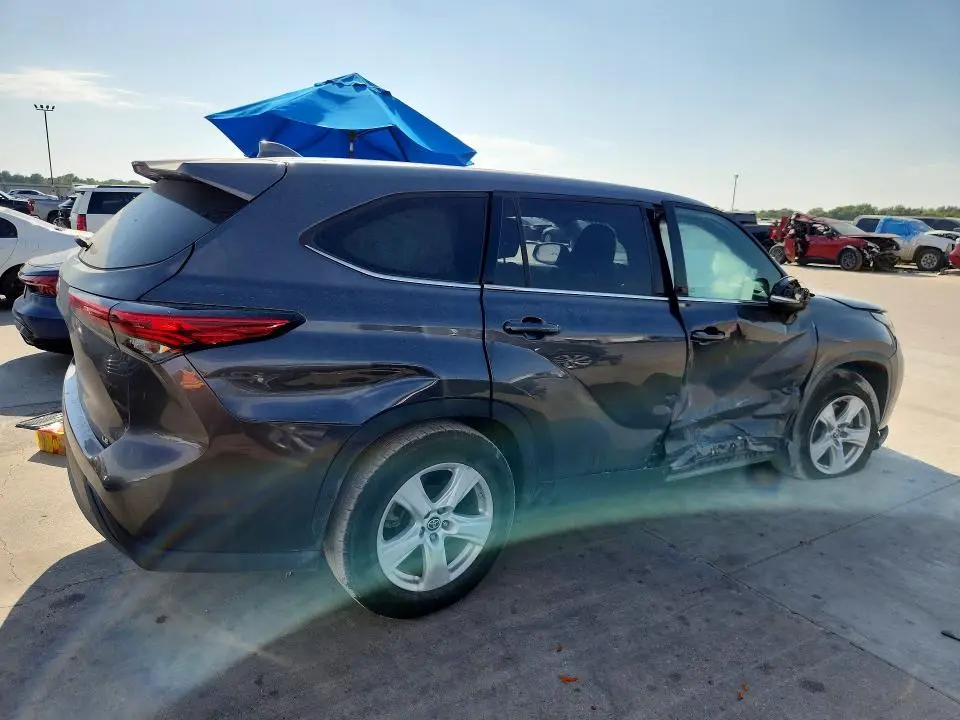 2021 TOYOTA HIGHLANDER LE  