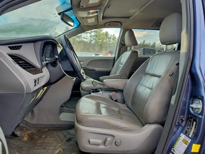 2015 TOYOTA SIENNA XLE  