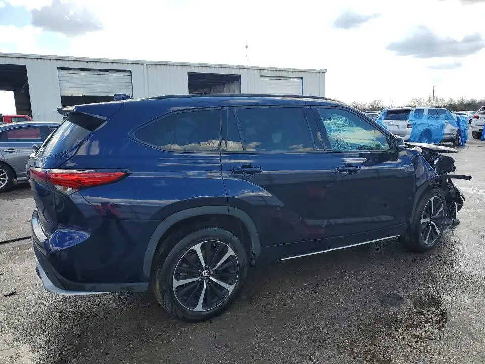 2021 TOYOTA HIGHLANDER XSE  