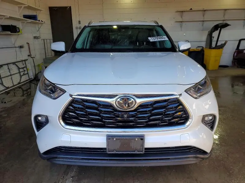 2021 TOYOTA HIGHLANDER LIMITED  